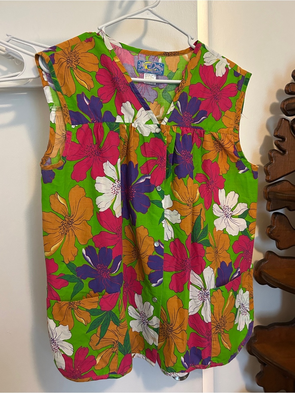 VTG Women’s Sleeveless Floral Button-Front Top — Bright Green Multi